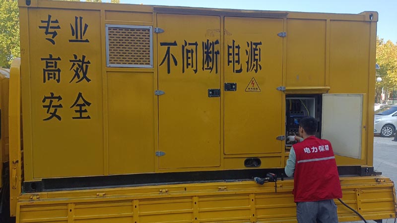 莲湖柴油发电机组和UPS电源配合使用时，如何避免切换过程中的电力中断？